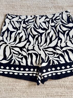 LOFT Black and White High-Waist Patterned Shorts